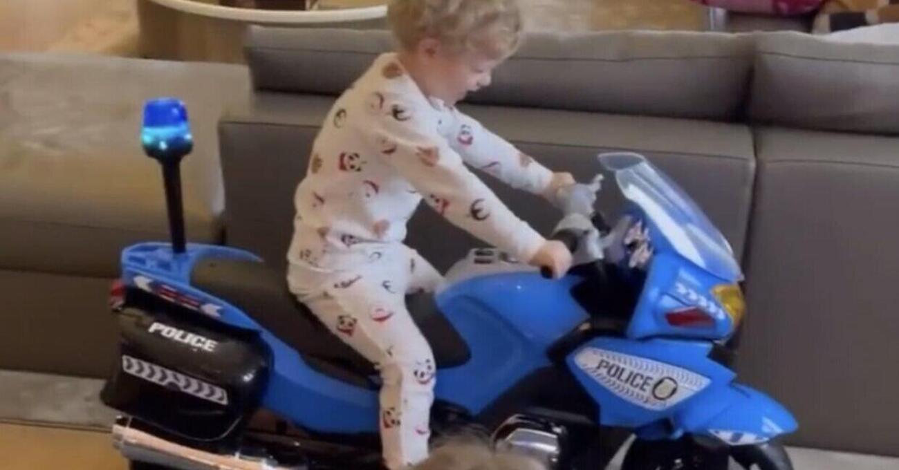 Fedez e Chiara Ferragni, il regalo di Natale per Leone &egrave;... Una moto!