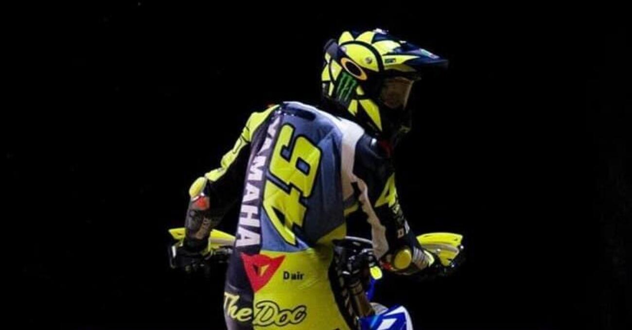 I Piloti a Natale: da Valentino Rossi senza Yamaha e fidanzata ad Andrea Migno che parla giapponese