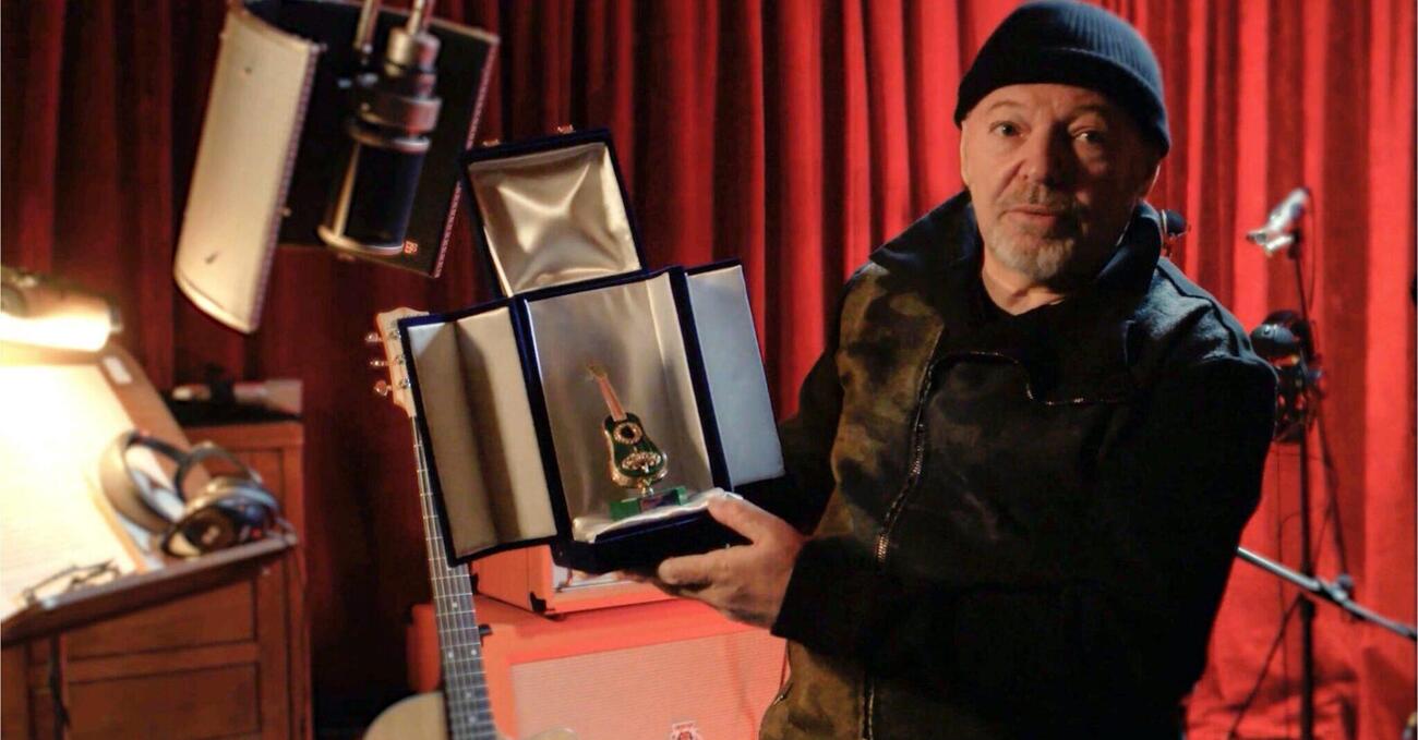 Meno male che c&#039;&egrave; il Premio Tenco. Ora possiamo sopportare persino Sanremo