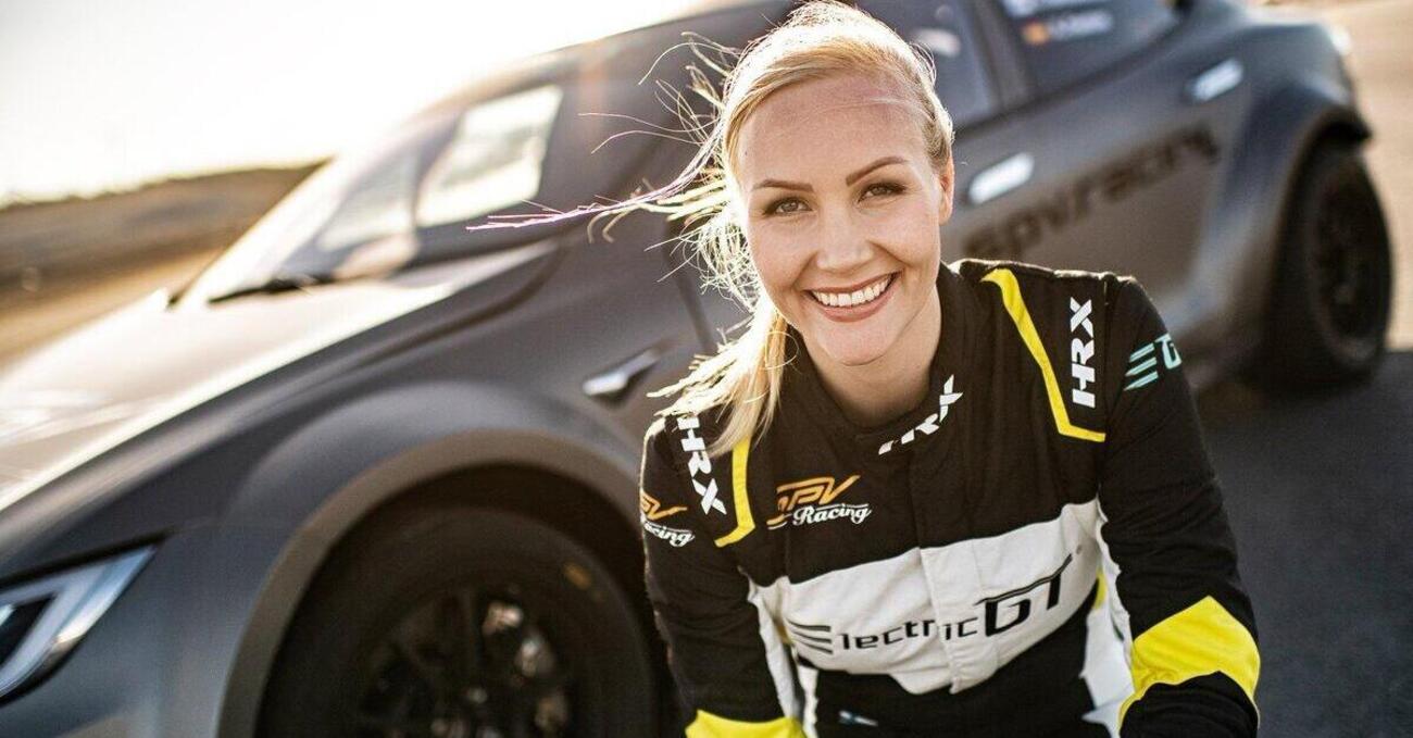 Emma Kimil&auml;inen: &ldquo;Foto sexy in topless, altrimenti niente macchina per correre&rdquo;
