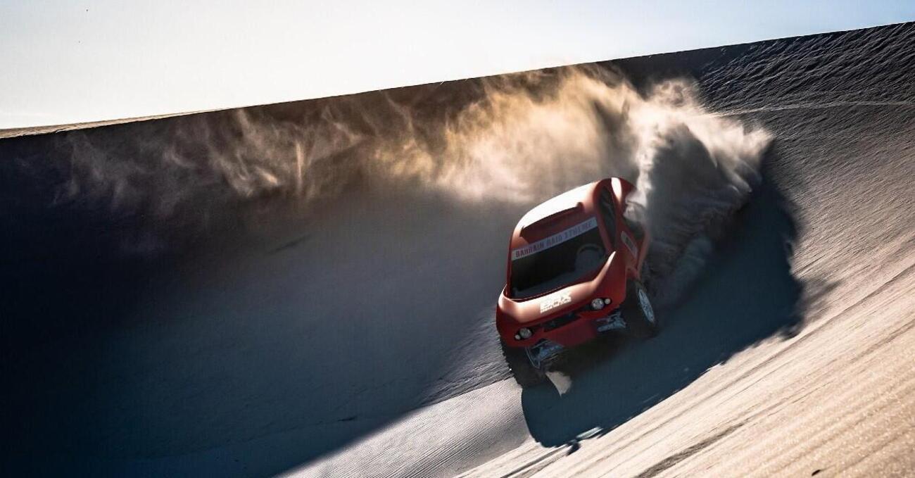 Sebastien Loeb alla Dakar con la Prodrive BRX Hunter: motore Ford GT e design Jaguar