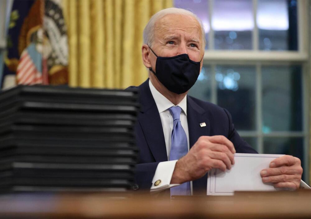 Ecco perch&eacute; tutti i giorni, svegliandovi, trovate un nuovo ordine esecutivo firmato da Biden 