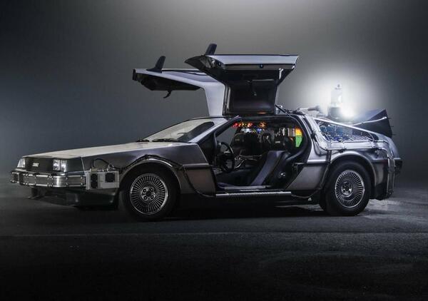 La DeLorean DMC-12 festeggia 40 anni e ritorna al futuro in veste elettrica