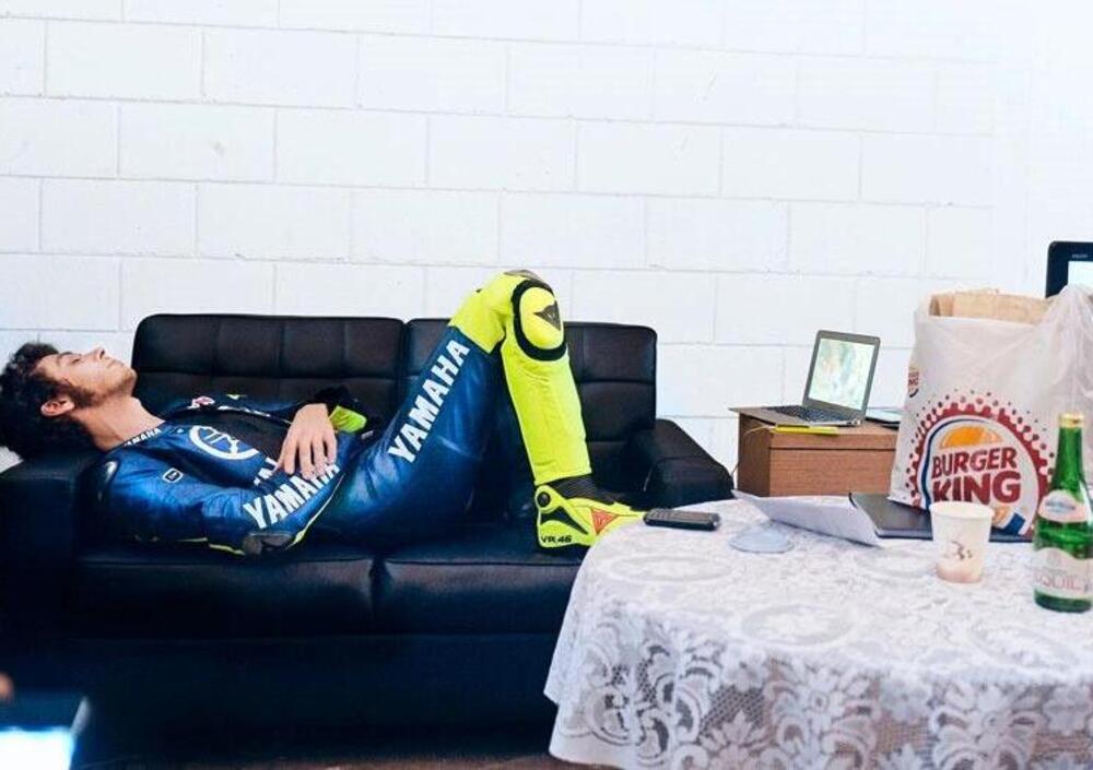 Valentino Rossi: pizza con la maionese e Bob Marley, come un fuoricorso del DAMS