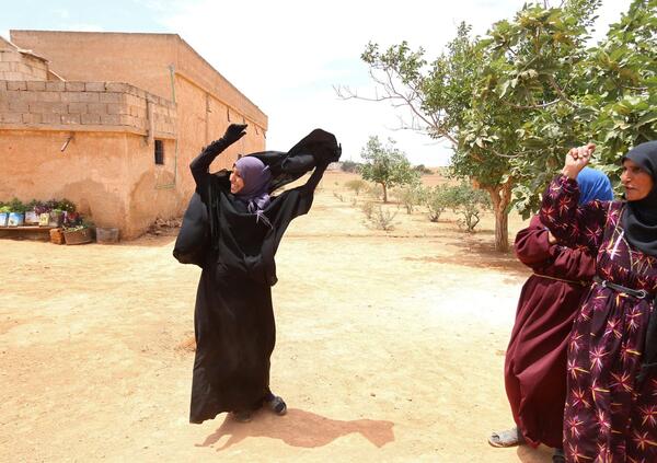 Cari radical chic, vietare il burqa come la Svizzera &egrave; di sinistra (e illuminista)