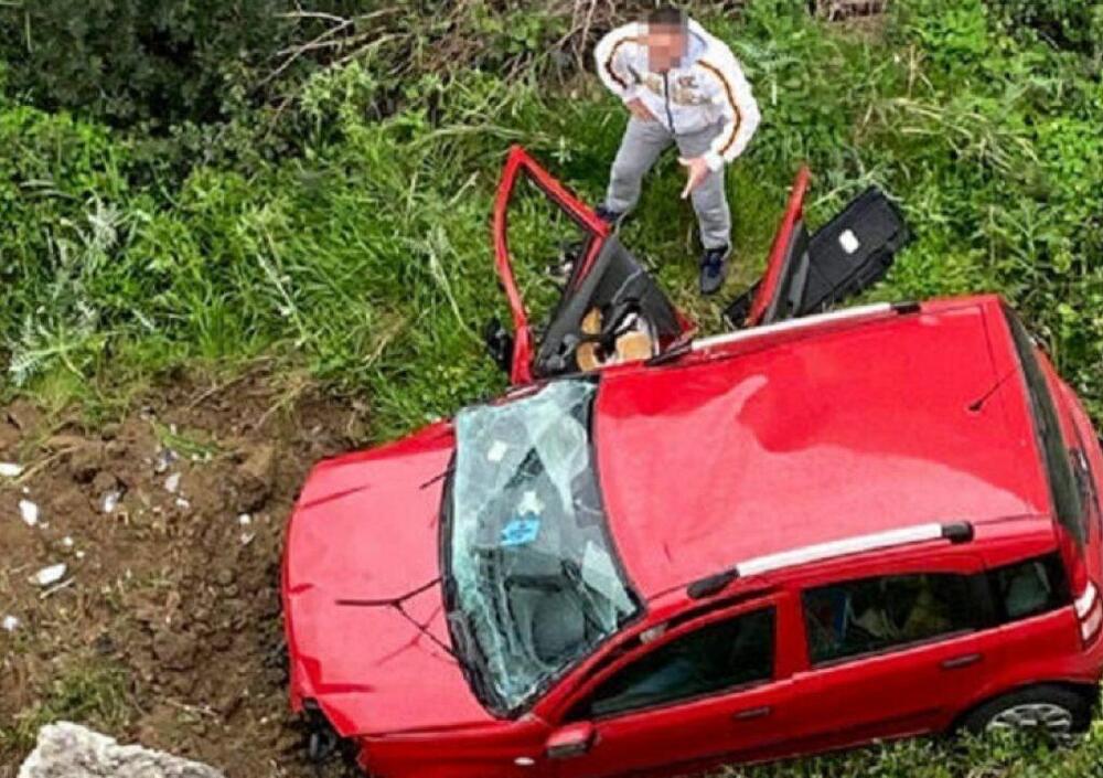 [VIDEO] Auto precipita in un viadotto, lei si salva ma manca il figlio. Solo che lui non esiste