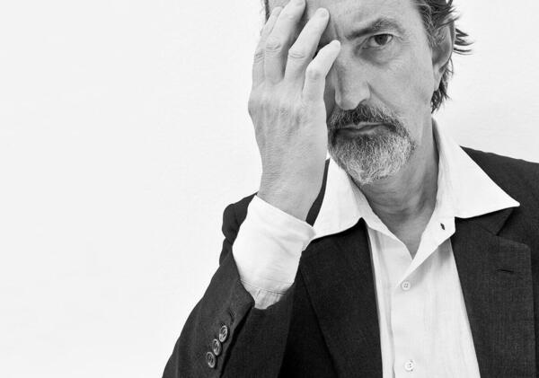 Addio a Giovanni Gastel, il fotografo in competizione con Dio 