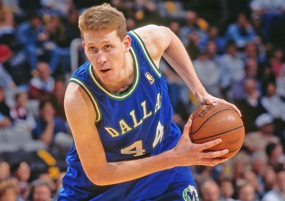 Shawn Bradley in bici investito da un&rsquo;auto, diagnosi tremenda: rimarr&agrave; paralizzato