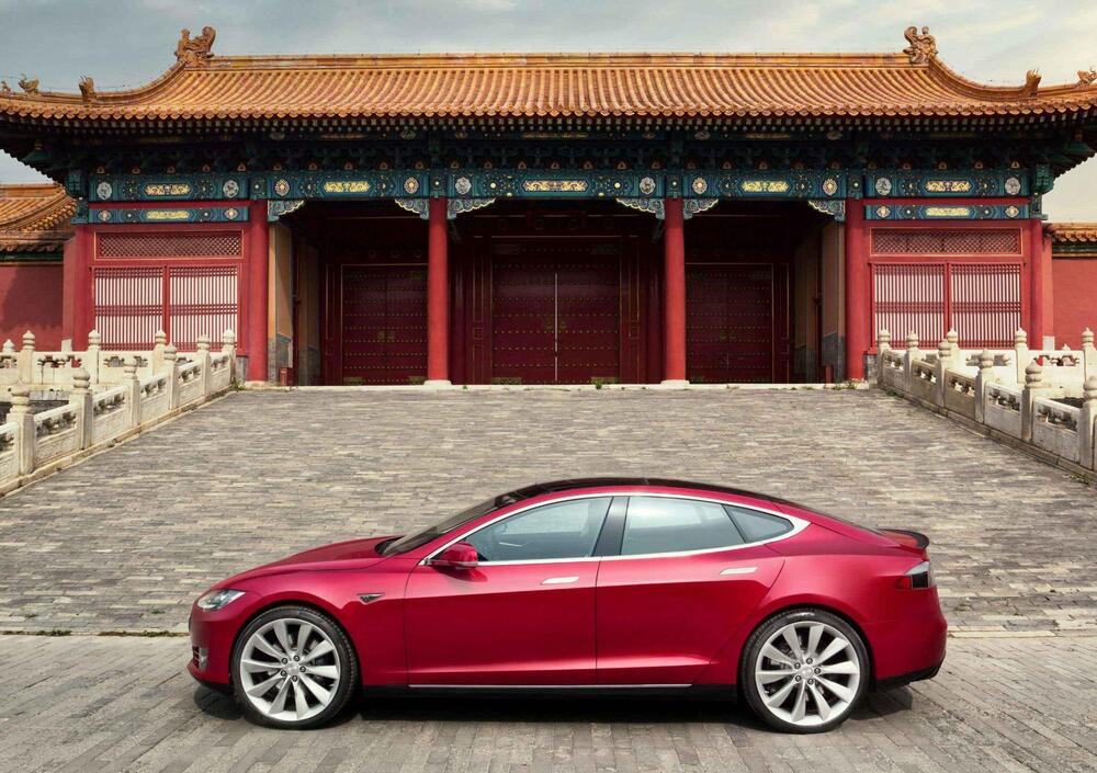 Tesla, in Cina non possono circolare nelle zone militari: &ldquo;Potrebbero spiarci&rdquo;