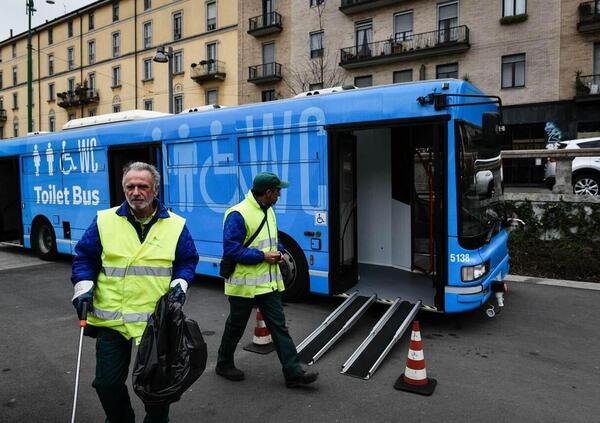 Milano: l&rsquo;affitto del Toilet Bus costa pi&ugrave; di una Tesla Model S