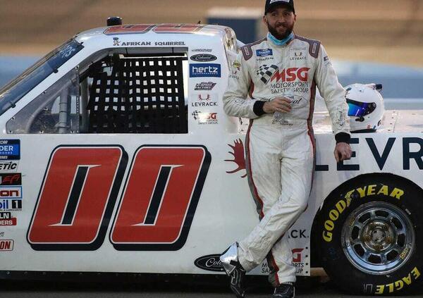 Josh Reaume &egrave; stato reintegrato dalla NASCAR dopo aver pubblicato la foto di uno strudel &quot;nazista&quot;