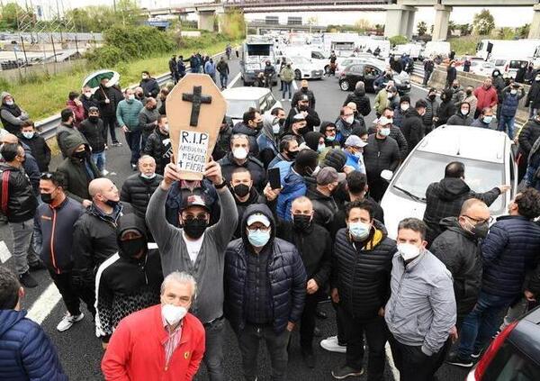 Autostrada A1 bloccata per la protesta dei mercatali 