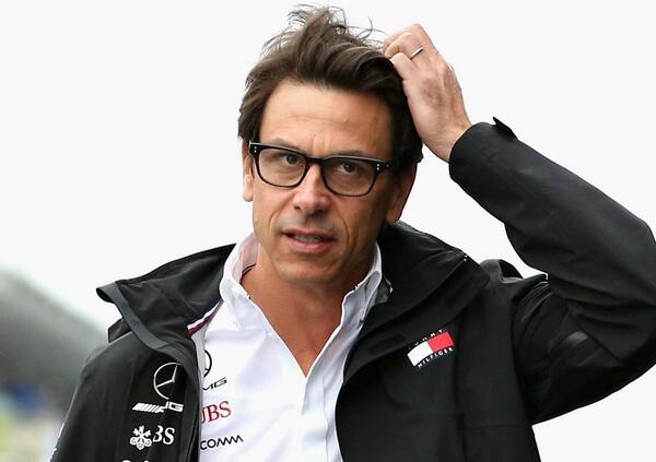 Toto Wolff spara a zero: &quot;Brown e Horner spargono solo mer*a&rdquo; 