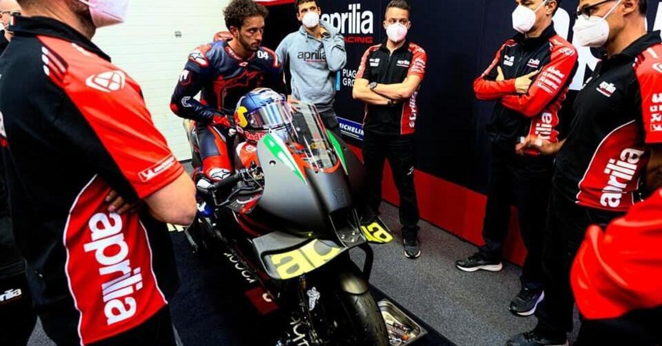 Il mistero del casco Shoei usato da Andrea Dovizioso: tra rettifiche e una verit&agrave; semplicissima