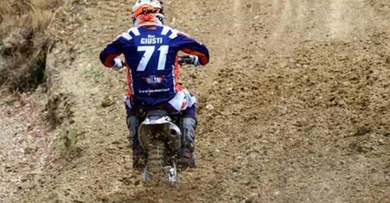 Max Giusti torna ragazzino con la sua vecchia KTM 250 al Campionato Europeo di Motocross d&rsquo;Epoca