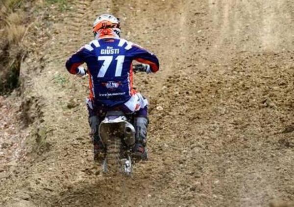 Max Giusti torna ragazzino con la sua vecchia KTM 250 al Campionato Europeo di Motocross d&rsquo;Epoca