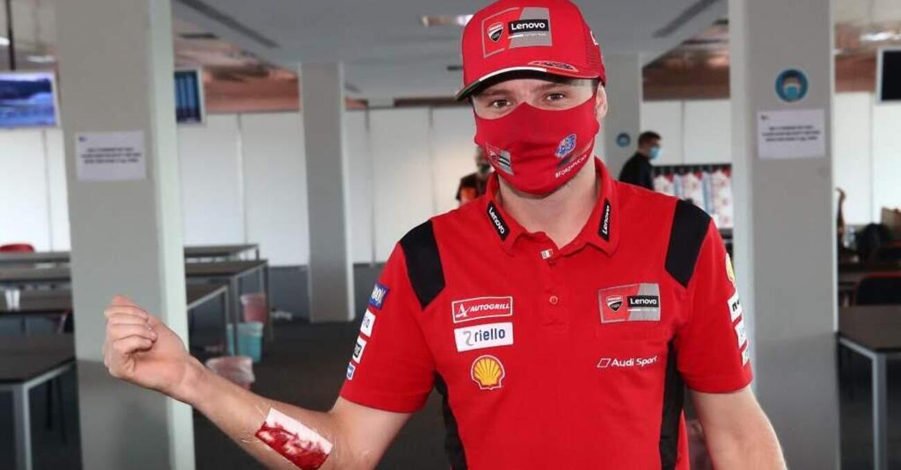 Jack Miller e la spaventosa ferita aperta dopo la caduta, Melandri: &ldquo;&Egrave; deconcentrato, troppi errori&rdquo;