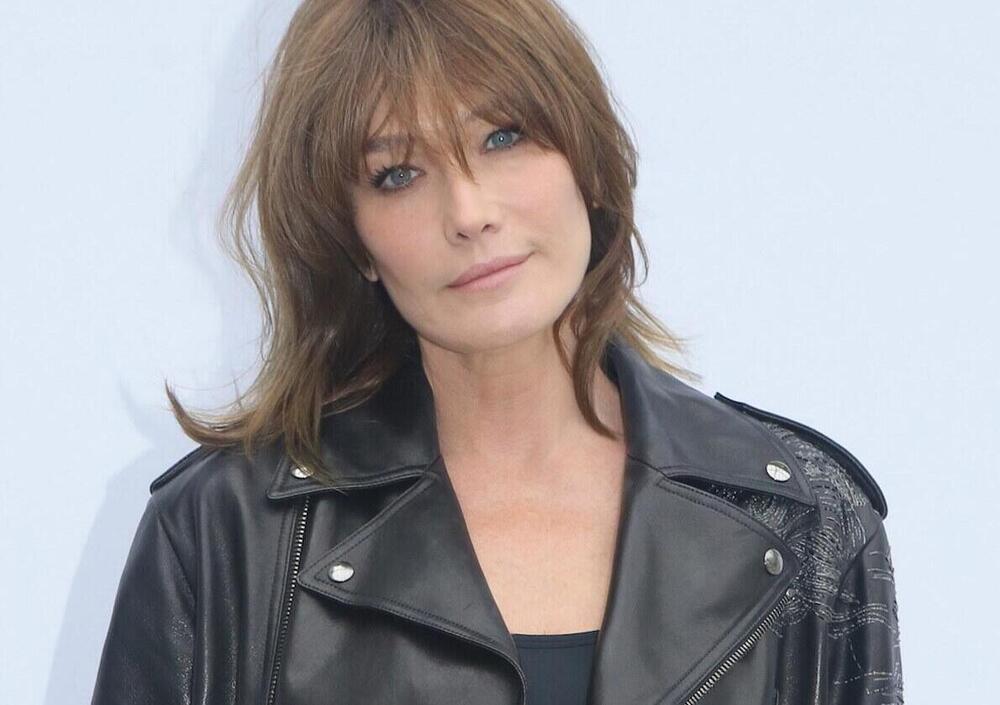 Carla Bruni: &quot;il politicamente corretto &egrave; un pericolo per la democrazia&quot;