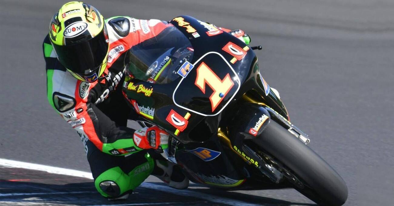 Max Biaggi: &ldquo;L&rsquo;Aprilia 250 2T? Non c&rsquo;&egrave; paragone rispetto a MotoGP e SBK&hellip; Lei &egrave; la regina!&rdquo;