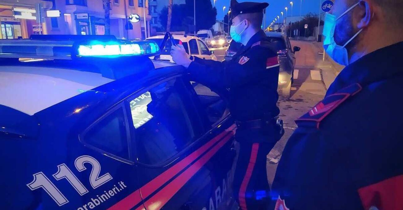Il giallo dei poliziotti assembrati al bar e multati dai carabinieri a Cosenza