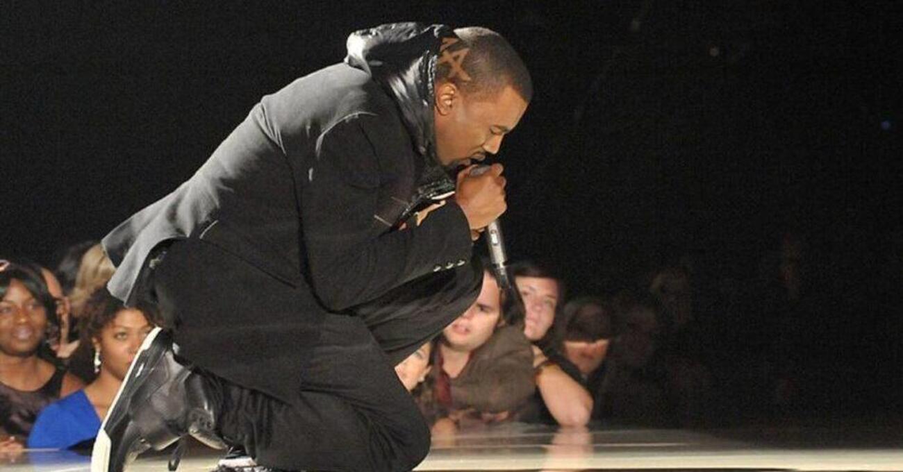 Kanye West, le scarpe vendute a un milione e mezzo di euro: che auto potremmo comprare con quei soldi?