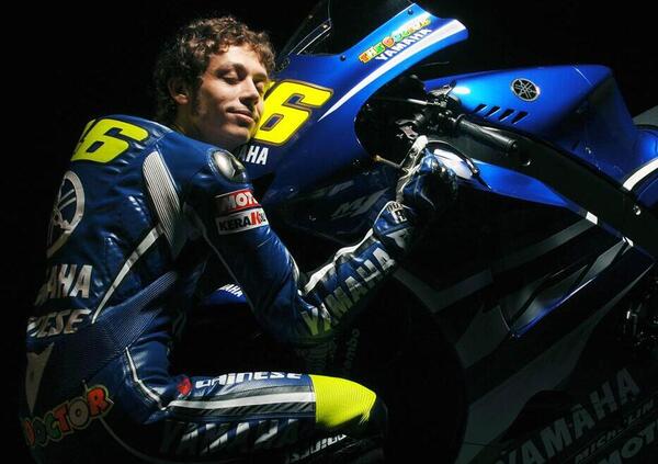 Valentino Rossi e quell&#039;ostinata fedelt&agrave; a Yamaha (che rischia di costargli cara)