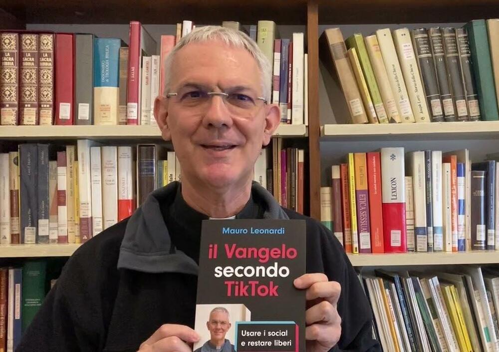 Mauro Leonardi, il prete dei social: &quot;I missionari vanno dall&rsquo;altra parte del mondo e io non dovrei andare su TikTok?&quot;