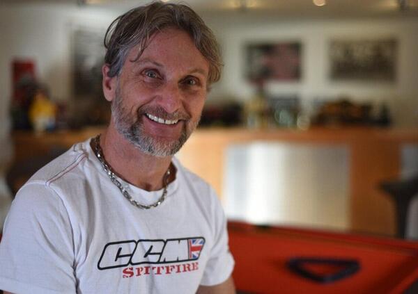 L&#039;intervista a Carl Fogarty: in questa MotoGP in cui il polso non conta pi&ugrave;, Valentino non deve dimostrare nulla