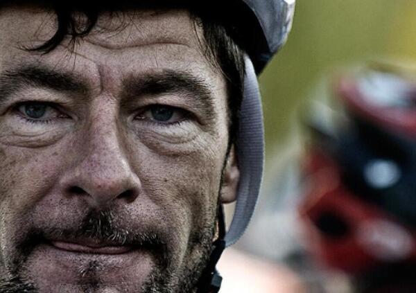 Un Bugno nello stomaco: &quot;Le piste ciclabili non servono a niente&quot;. Intervista a Gianni Bugno, prima che cominci il Giro