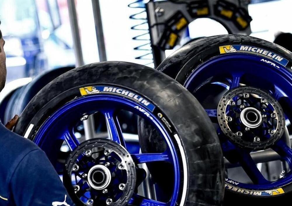 L&rsquo;idea di Michelin: solo gomme preriscaldate per tutti. Brad Binder: &ldquo;E&rsquo; una follia&rdquo;