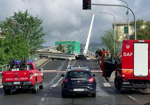 La Spezia: il ponte levatoio cede durante la chiusura, panico sulla darsena [FOTO]