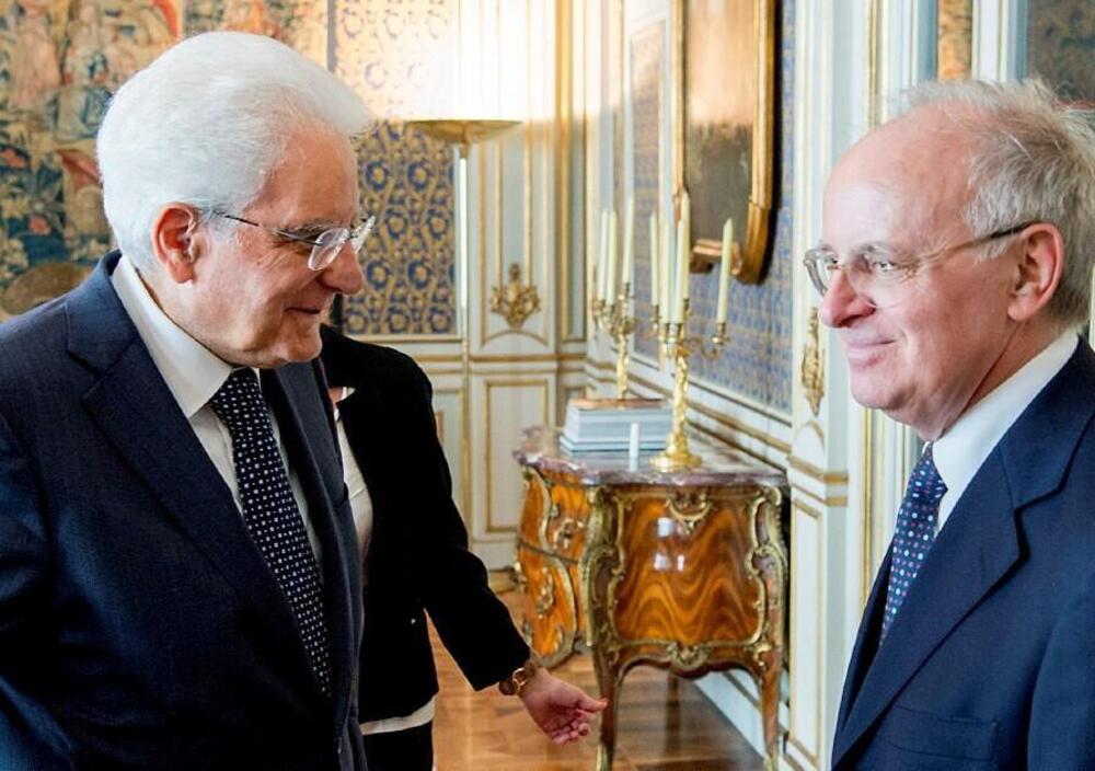 C&rsquo;&egrave; un collegamento tra le perquisizioni per le critiche a Mattarella e la lotta da procuratore a Roma? 