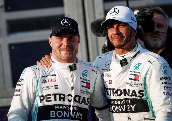 Niente da fare, Bottas perde contro Hamilton anche a morra cinese 