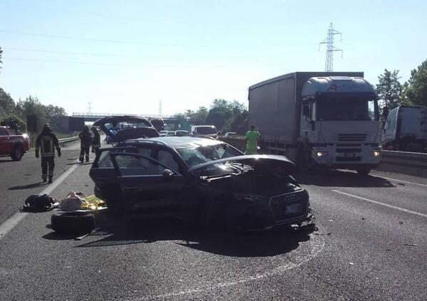 Bologna, con l&#039;Audi contro un capriolo in A14: gravissima una donna di 48 anni