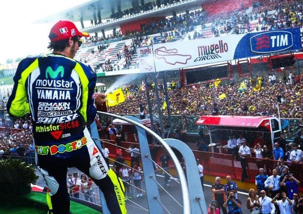 Storia (e video) di tutte le volte che Valentino Rossi ha vinto al Mugello (e noi abbiamo pianto e urlato come pazzi)