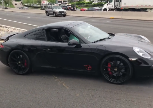 Parte sgasando con la Porsche, ma ha ...preso il muro fratell&igrave;! [VIDEO]