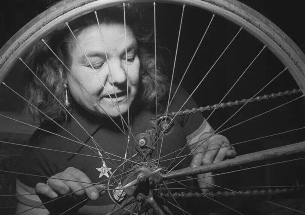 Alfonsina e la strada: la storia da non dimenticare della prima (e unica) donna al Giro d&#039;Italia