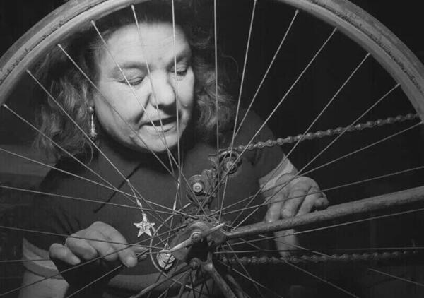 Alfonsina e la strada: la storia da non dimenticare della prima (e unica) donna al Giro d&#039;Italia