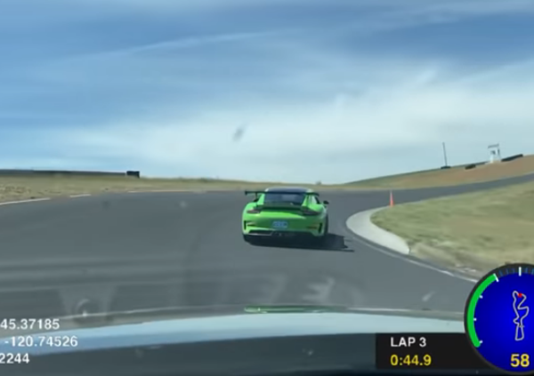 L&#039;Alfa Romeo Giulia Quadrifoglio sfida in pista la Porsche 911 GT3 [VIDEO]