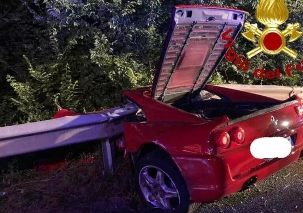 Muore al volante della sua Ferrari sulla Firenze-Pisa-Livorno