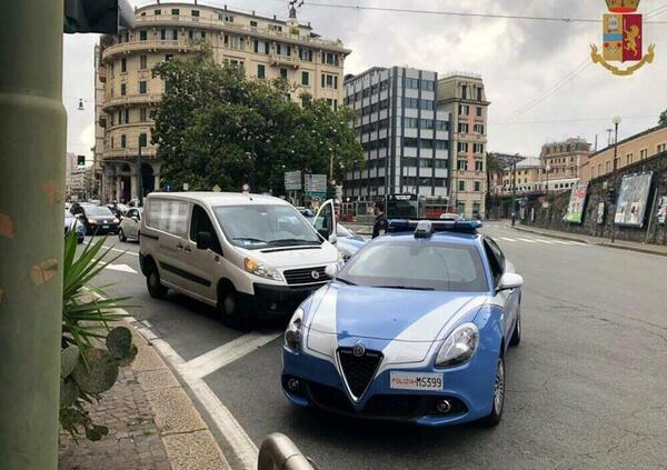 Rubano un furgone e scippano un&rsquo;anziana: i ladri sono due 12enni