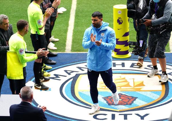 Sergio Aguero Lascia il City e regala un&rsquo;auto a un magazziniere: guarda il video