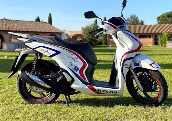 A Milano l&#039;innovativo scooter Honda collegato al satellite Galileo, gi&agrave; prima di EICMA