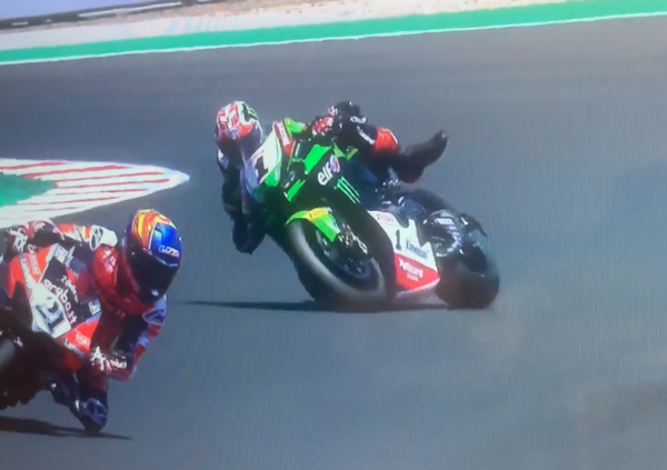 [VIDEO] Jonathan Rea come Marc Marquez: ecco l&rsquo;incredibile salvataggio a Misano