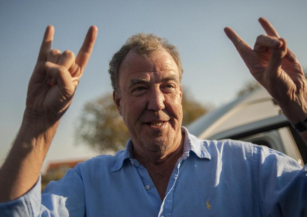 Jeremy Clarkson: &quot;Basta restrizioni, Boris Johnson dovrebbe dirci di uscire e spendere come se fossimo Paris Hilton&quot;