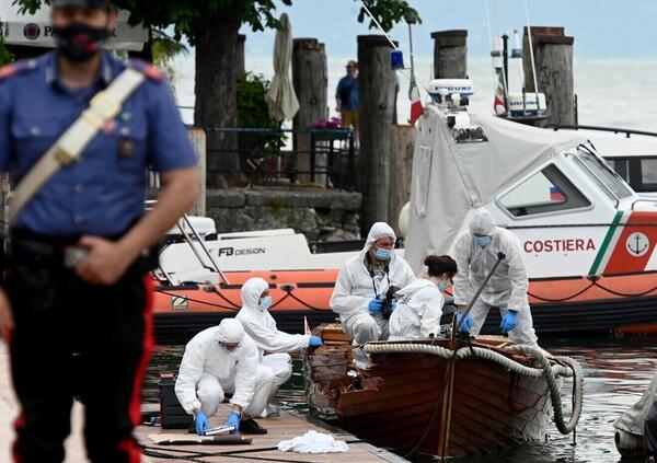 Greta si sarebbe potuta salvare: &egrave; morta annegata. Ed ecco le immagini dei due investitori tedeschi al rientro in porto: uno, alterato, &egrave; caduto in acqua [VIDEO]