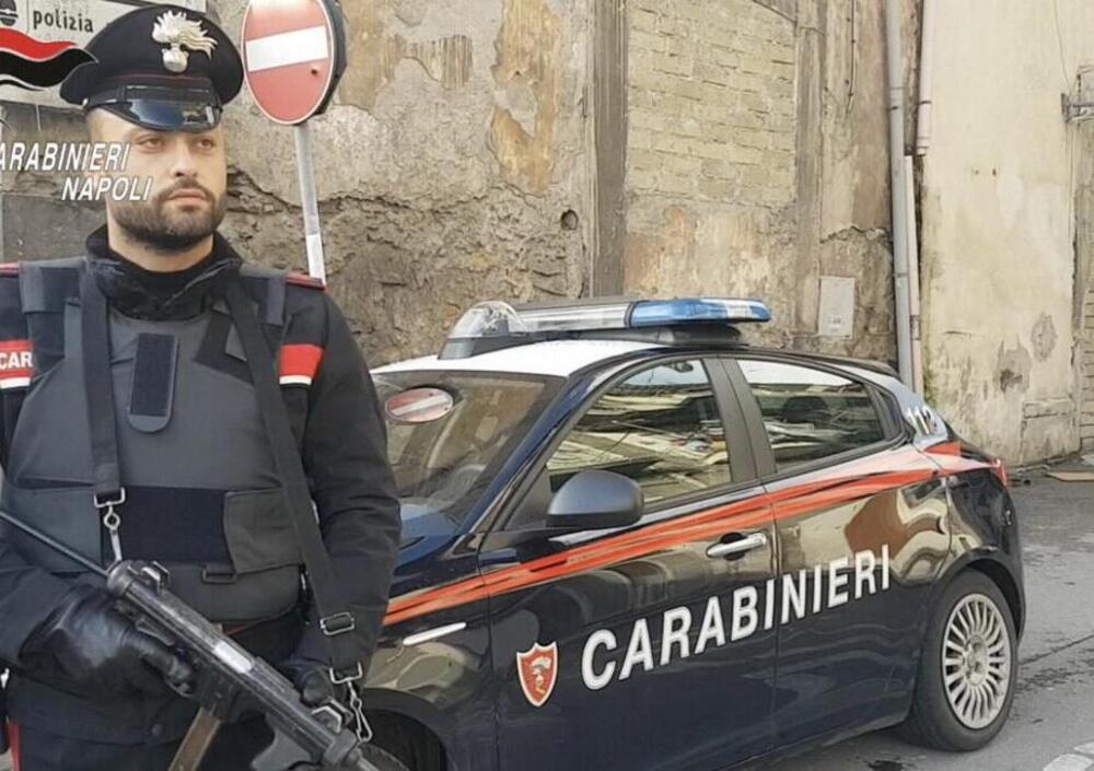 Tentano di rubare il motorino ad un giovane e gli sparano. Salvato da un&rsquo;agendina