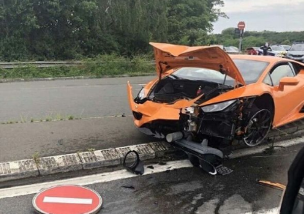 Nozze in Lamborghini: matrimonio celebrato&hellip; col botto! [VIDEO]