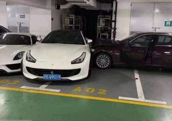 Tra moglie e marito non mettere il... Ferrari (e nemmeno il Porsche) 