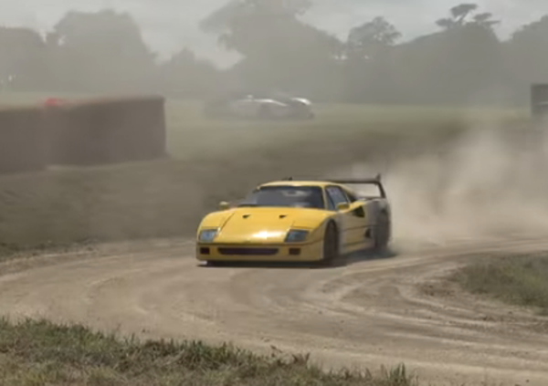 Driftare con una Ferrari F40 sullo sterrato? Uno youtuber l&#039;ha fatto e il video &egrave; pazzesco